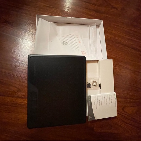 Black Graphics Tablet - Picture 2 of 10